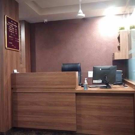 Ānand Hotel Radha Krishna מראה חיצוני תמונה
