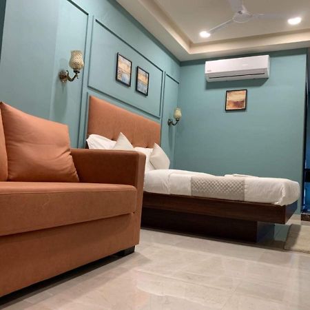 Ānand Hotel Radha Krishna מראה חיצוני תמונה