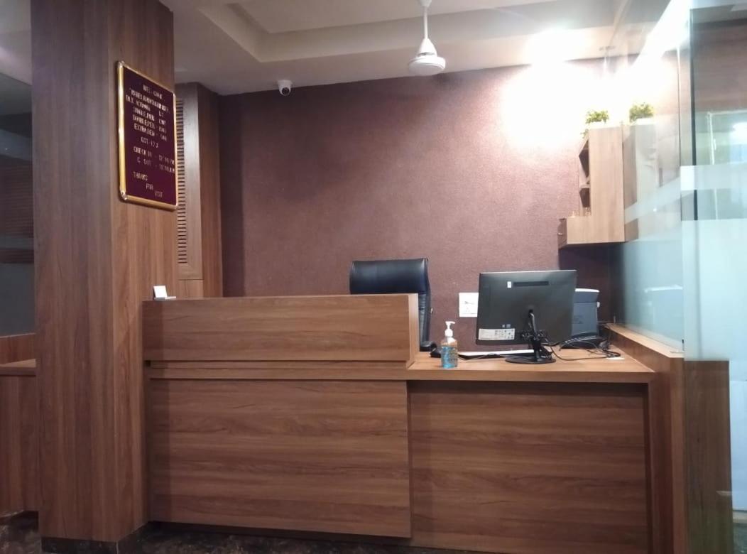 Ānand Hotel Radha Krishna מראה חיצוני תמונה