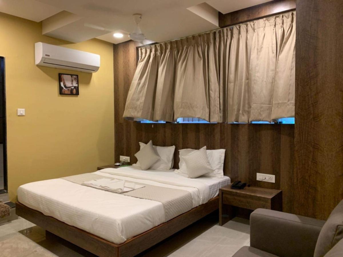 Ānand Hotel Radha Krishna מראה חיצוני תמונה