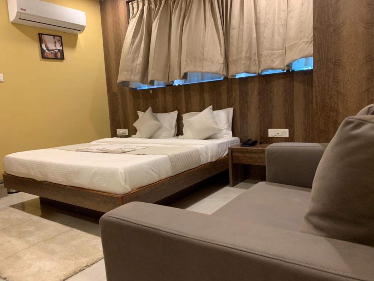 Ānand Hotel Radha Krishna מראה חיצוני תמונה