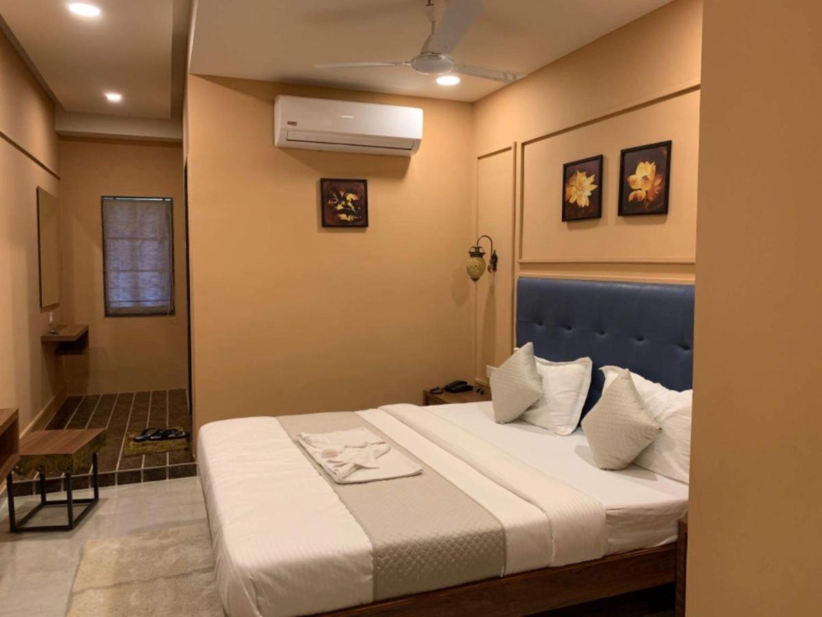 Ānand Hotel Radha Krishna מראה חיצוני תמונה