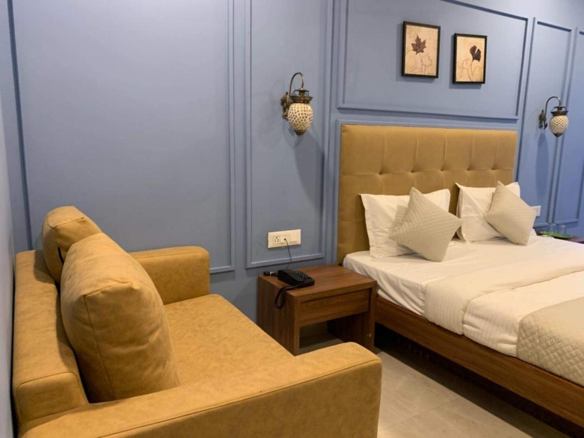 Ānand Hotel Radha Krishna מראה חיצוני תמונה